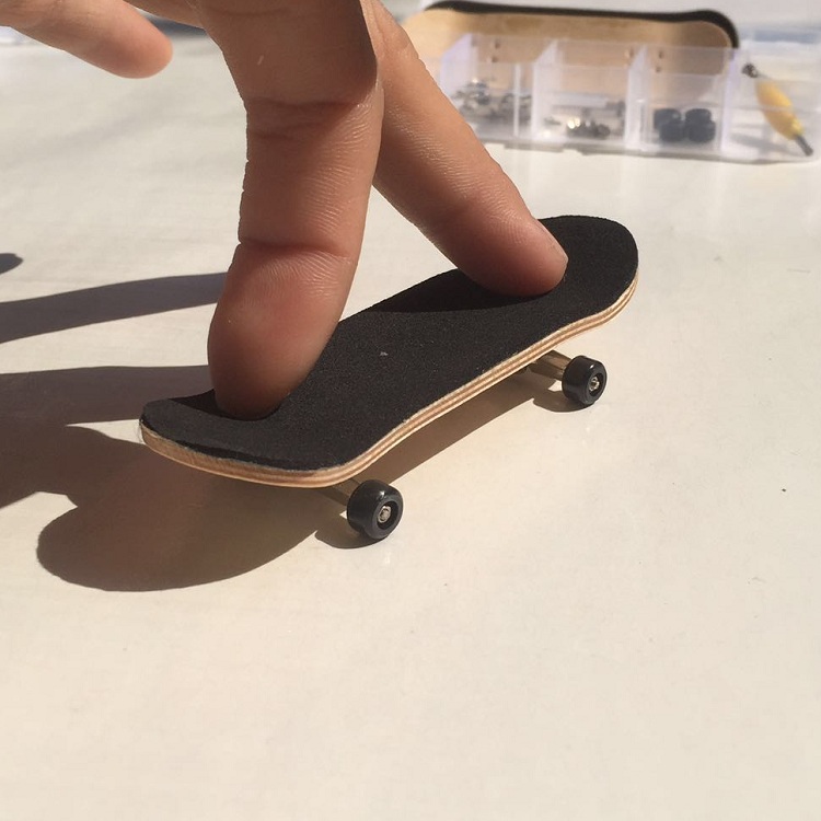 finger skateboard